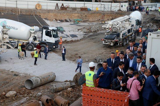 Bakanı Kurum, Selahaddin Camii inşaatını inceledi - 2