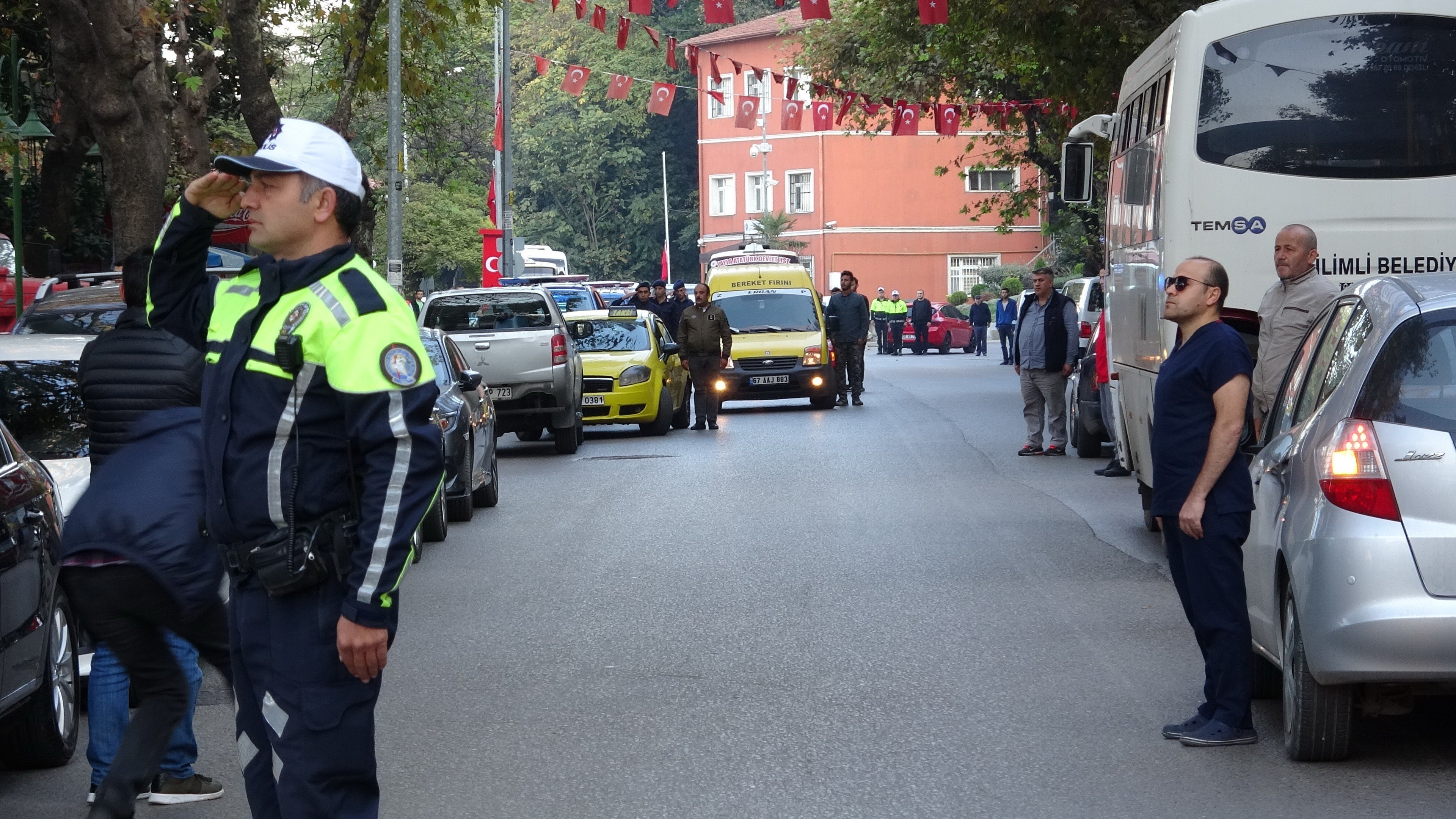 Cumhuriyetin ilk vilayeti Ata´sını andı - 1