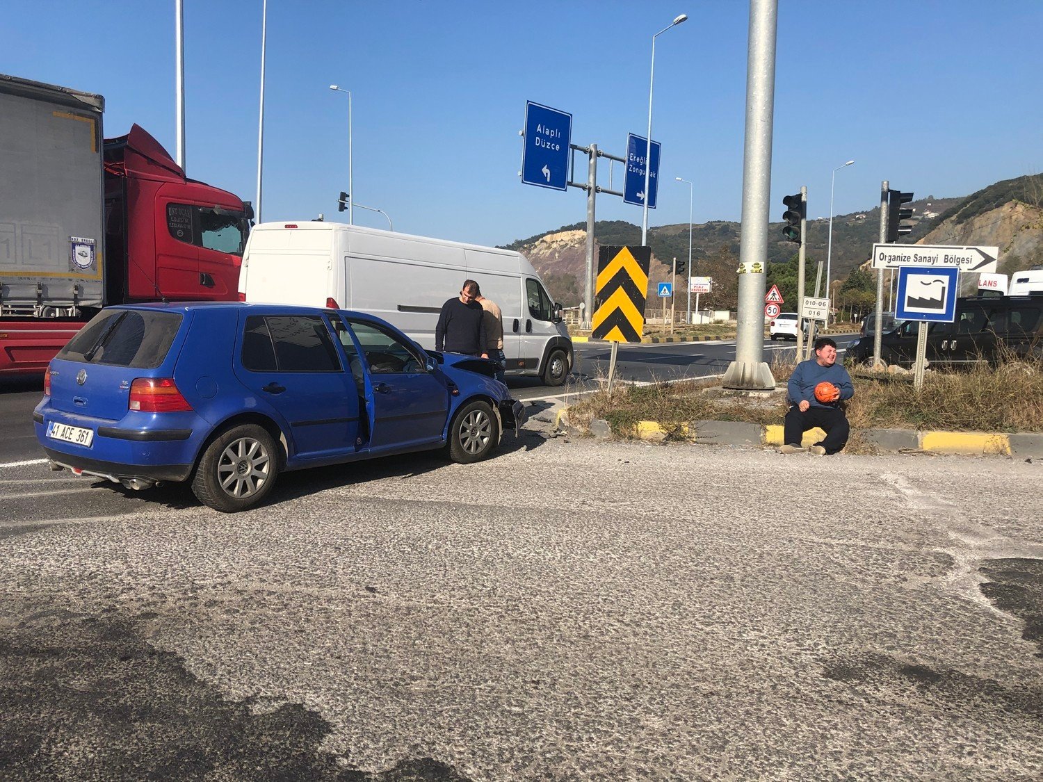 Ereğli OSB kavşağında kaza: 2 yaralı - 1