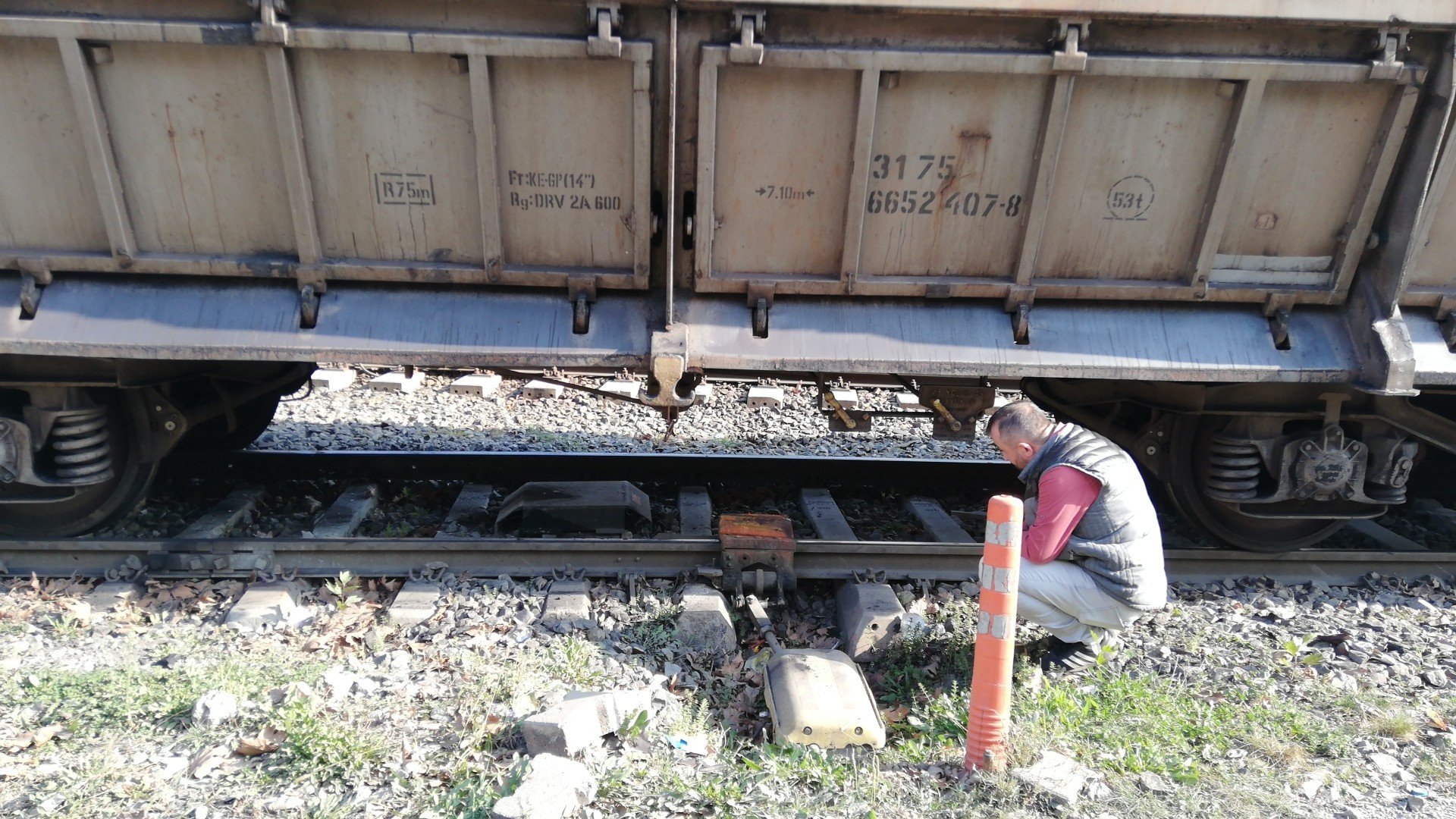 Tren raydan çıktı, ekipler seferber oldu - 3