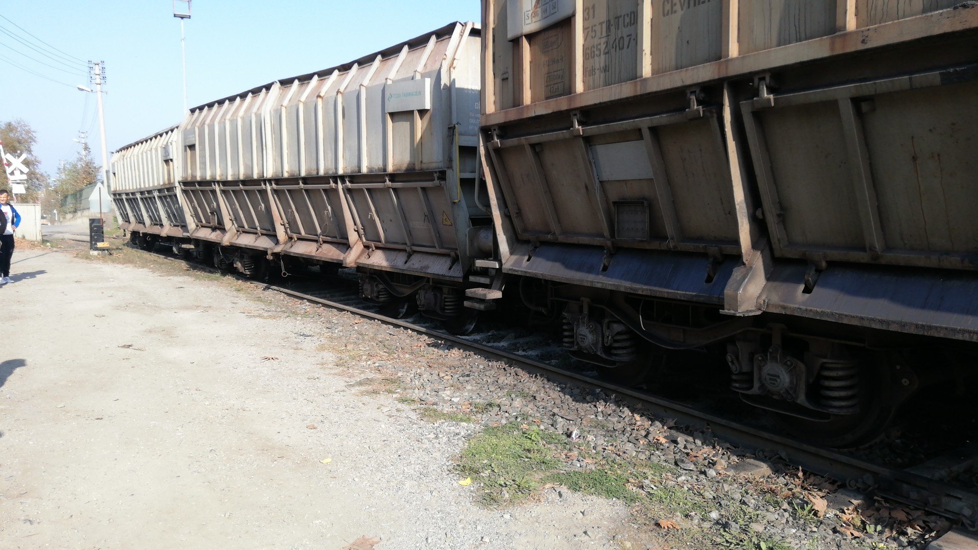 Tren raydan çıktı, ekipler seferber oldu - 4