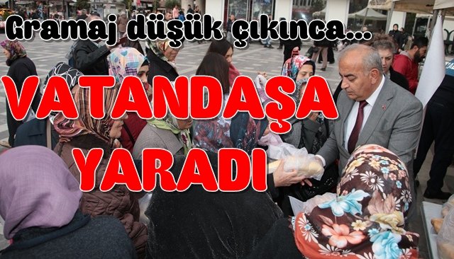 Gramajı düşük ekmekler vatandaşa ücretsiz dağıtıldı 