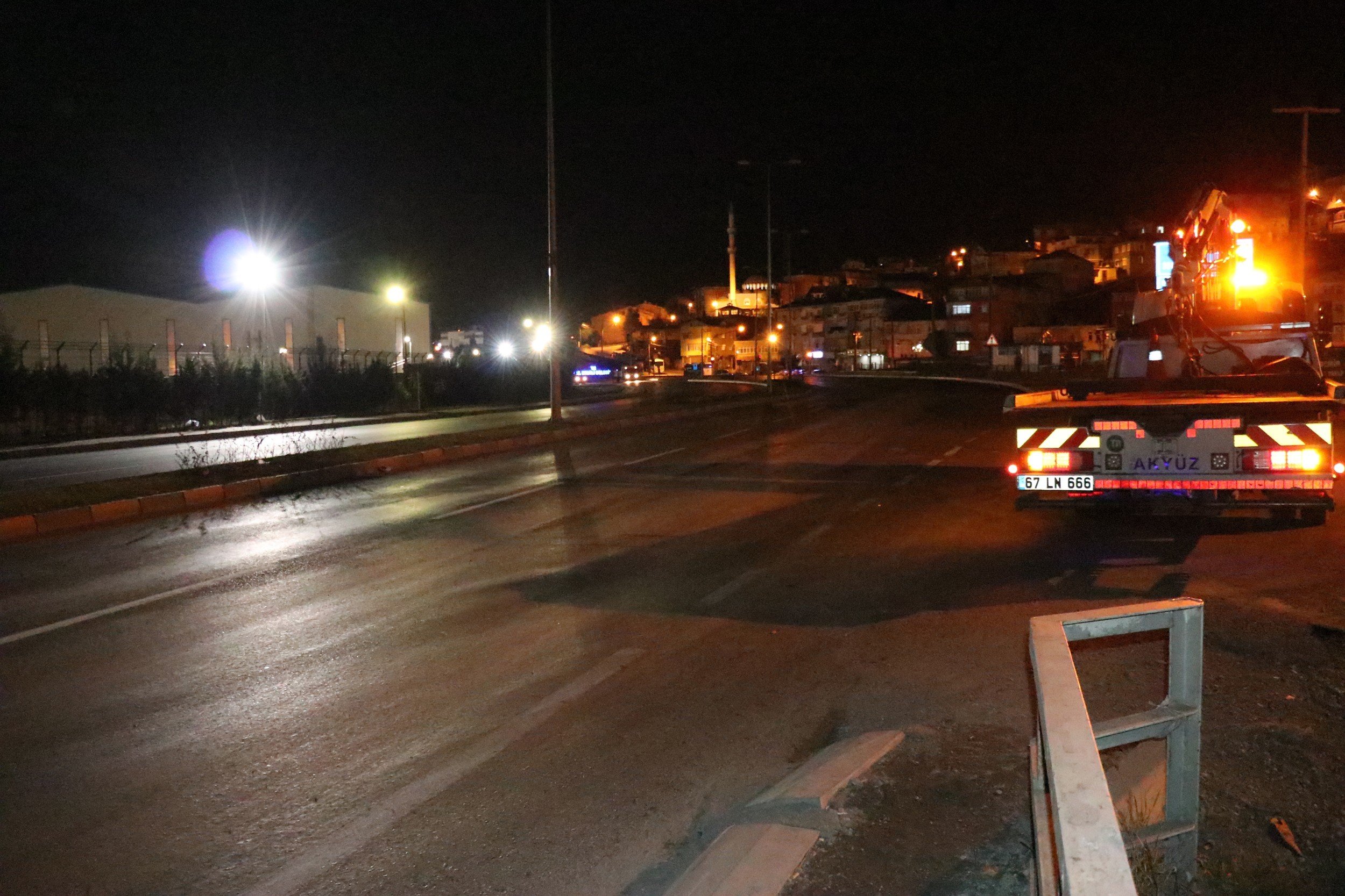 Otomobil köprüden uçtu: 3 yaralı - 5