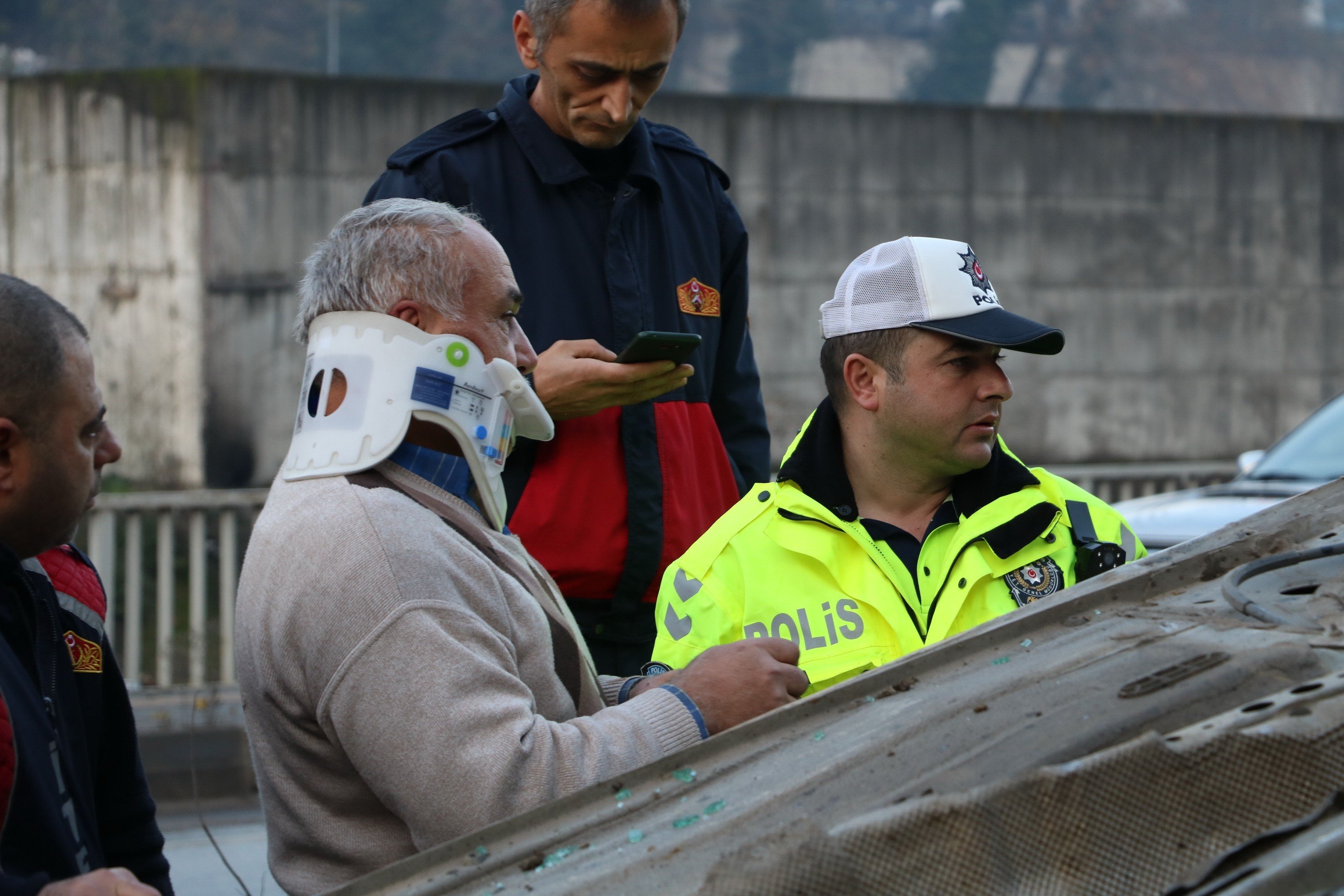 Parçalara ayrılan otomobilden yara almadan kurtuldu - 3