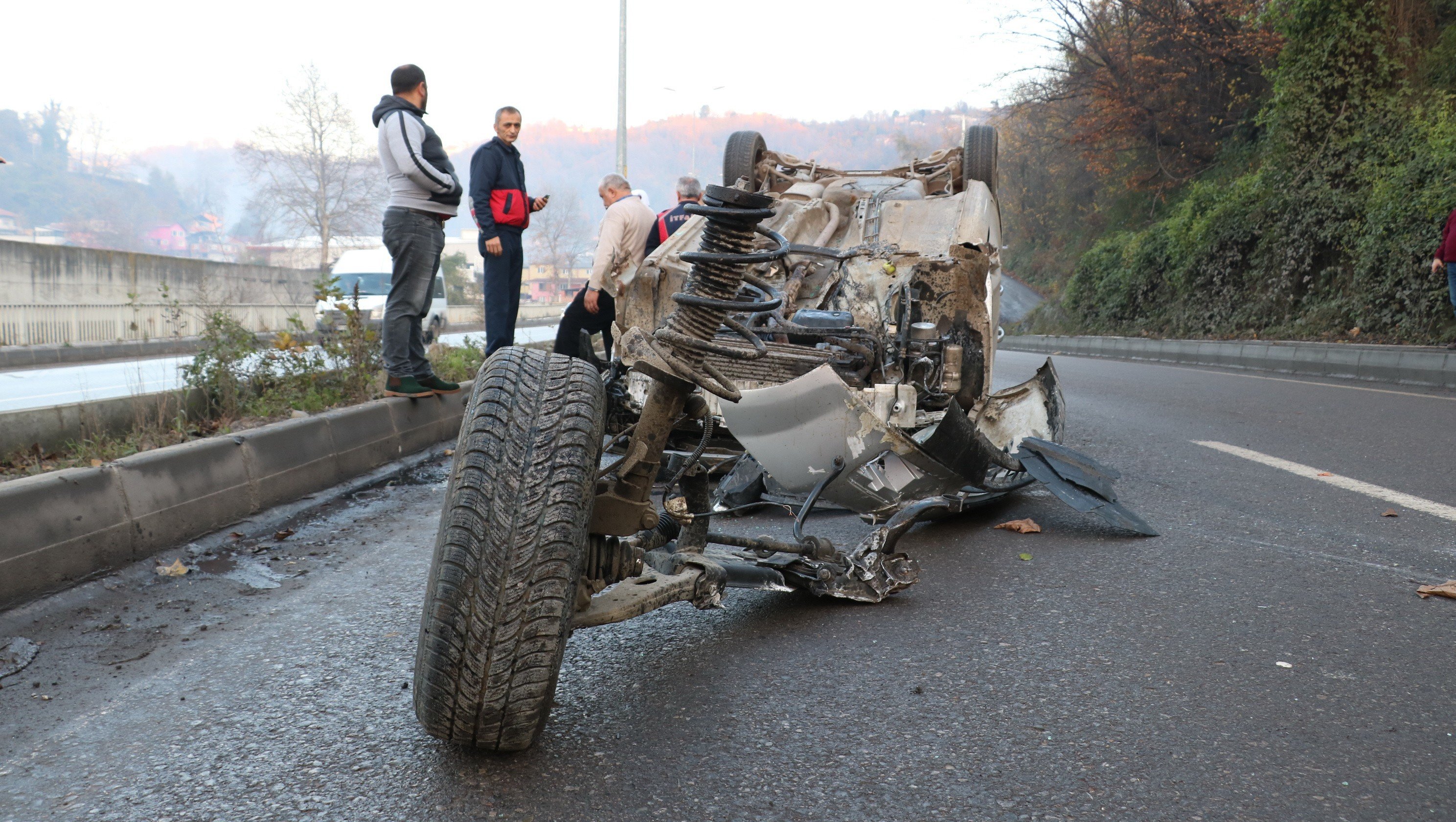 Parçalara ayrılan otomobilden yara almadan kurtuldu - 5