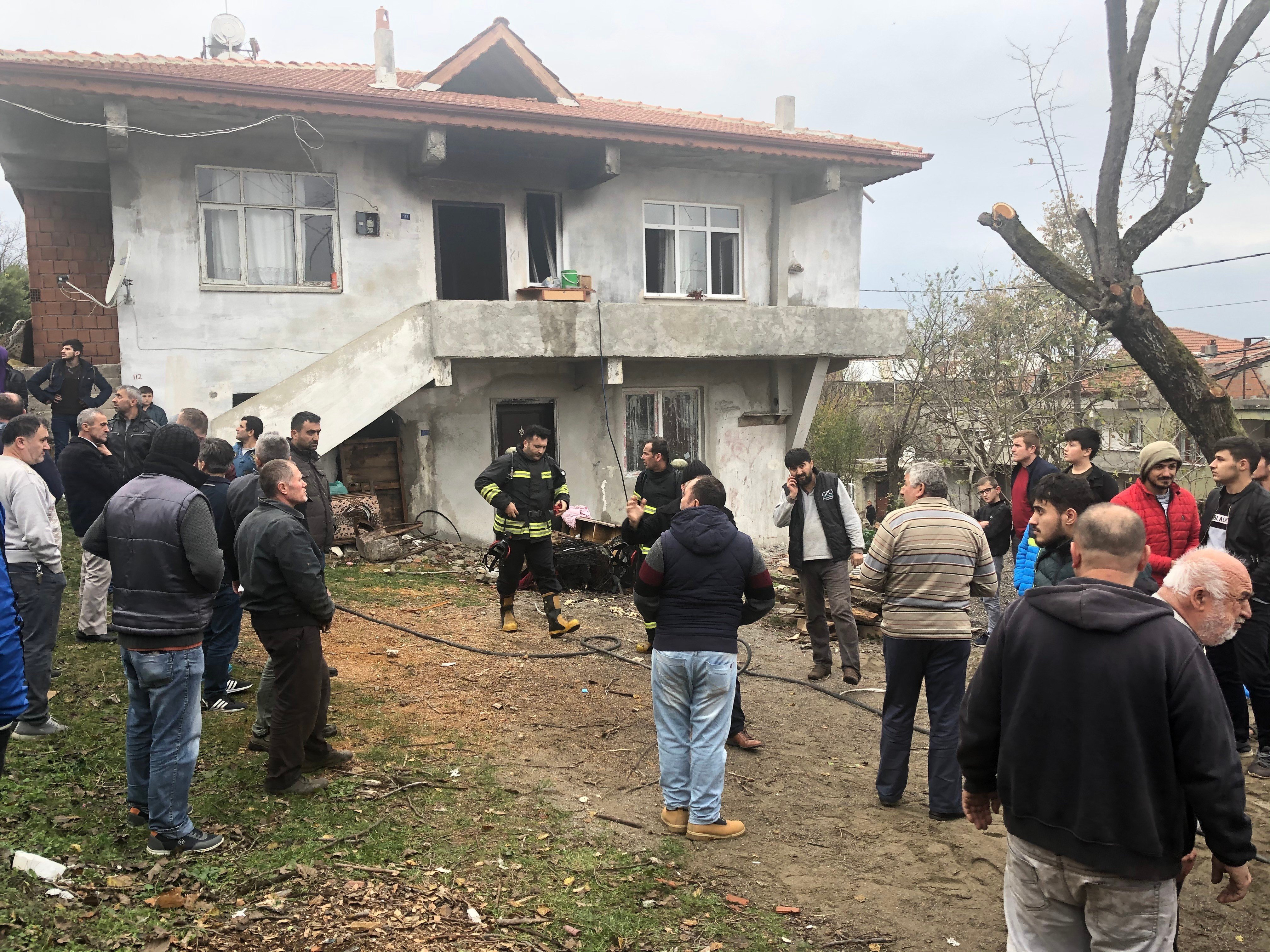 Sobadan çıkan yangın ekiplerin müdahalesiyle söndürüldü - 2