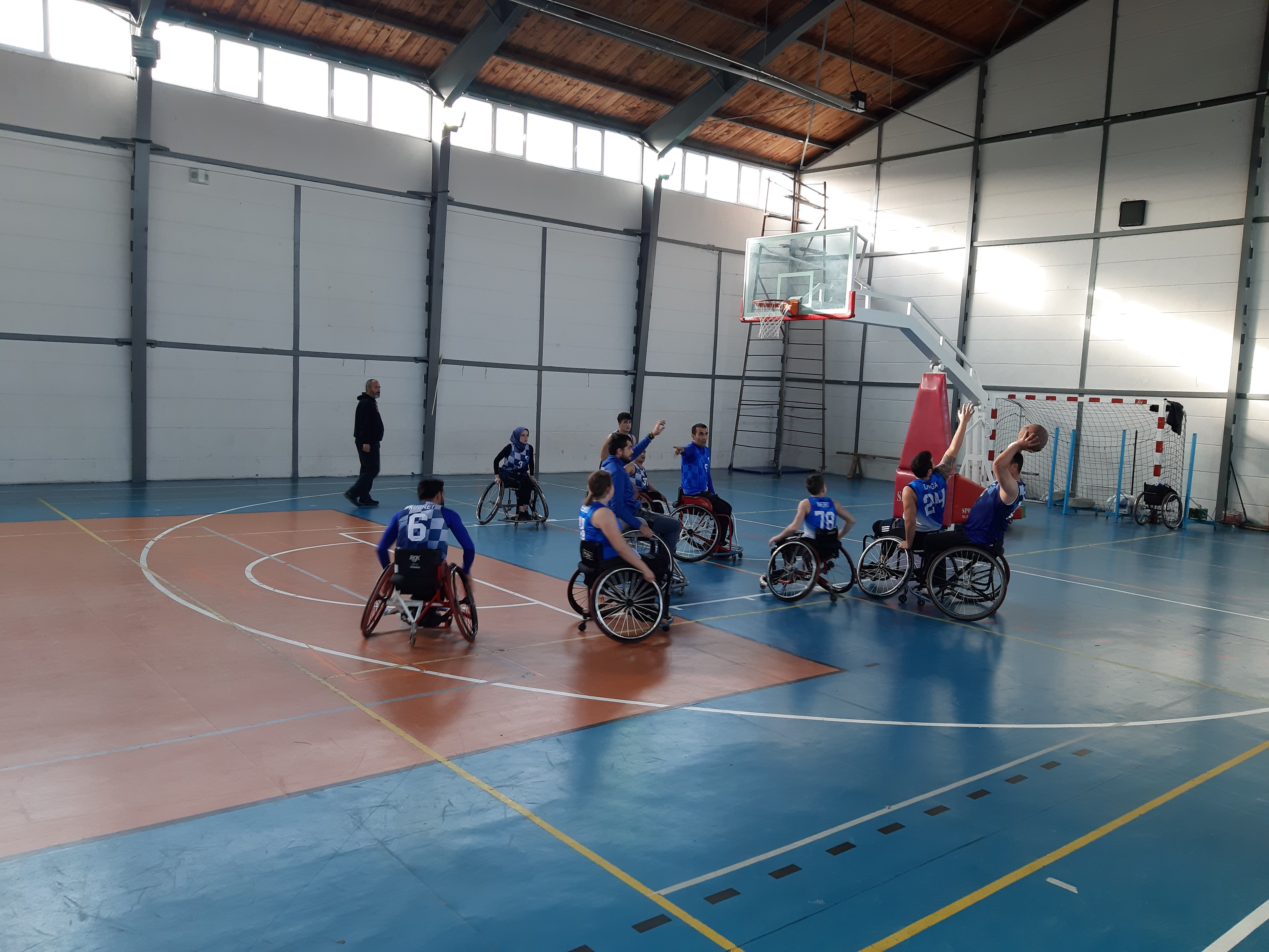 Tekerlekli sandalyede BASKET ŞOV! - 1