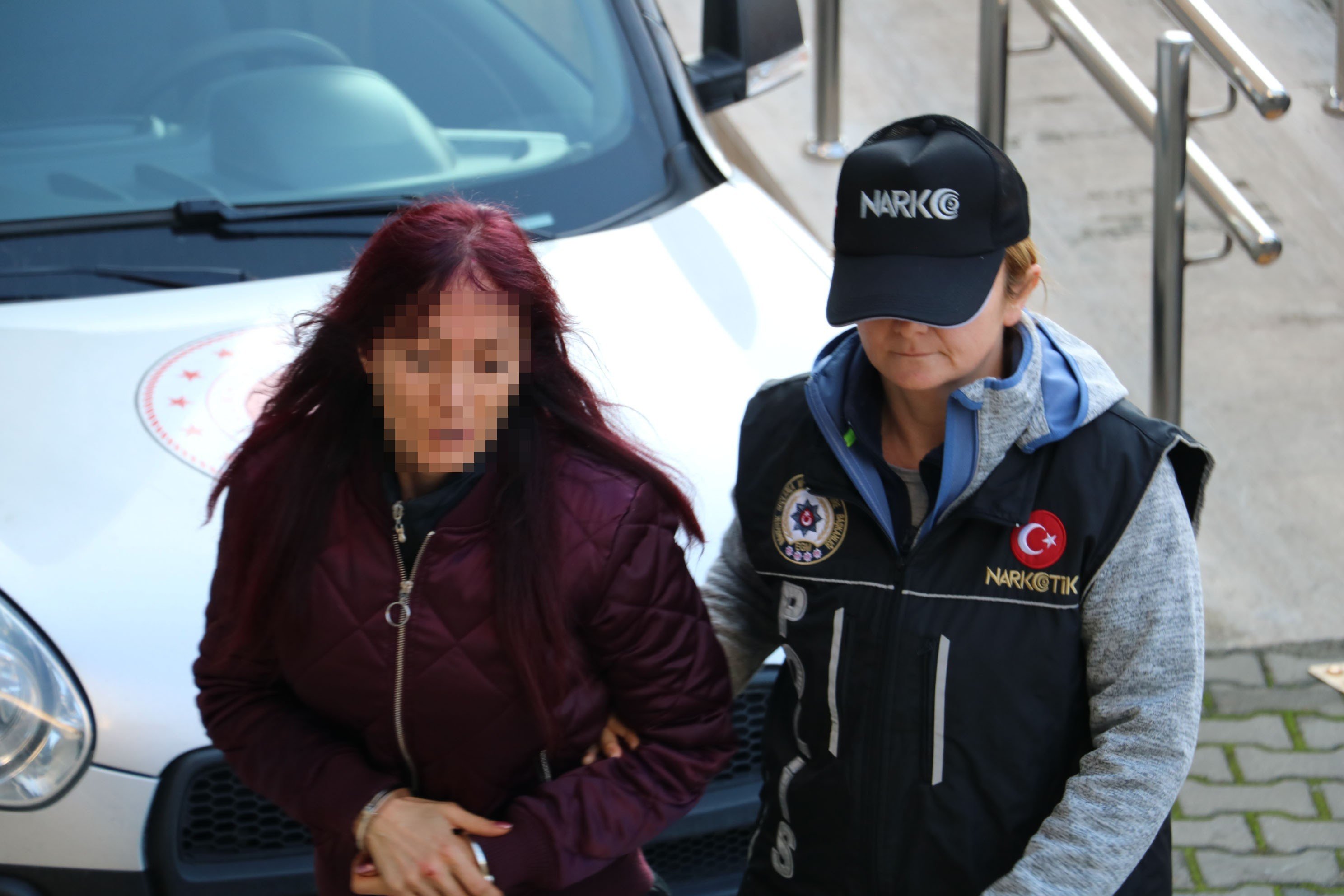 Uyuşturucu satıcılarını baskın - 1