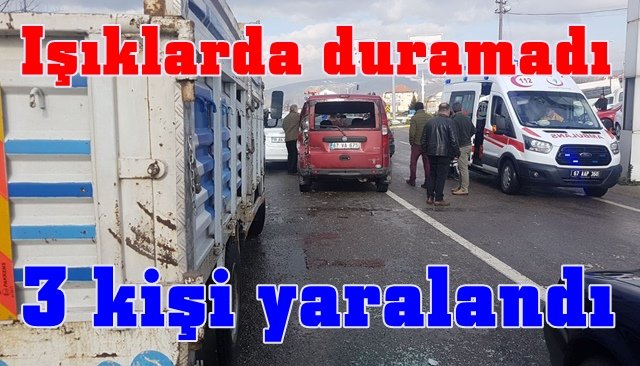 2 araca çarptı: 3 yaralı