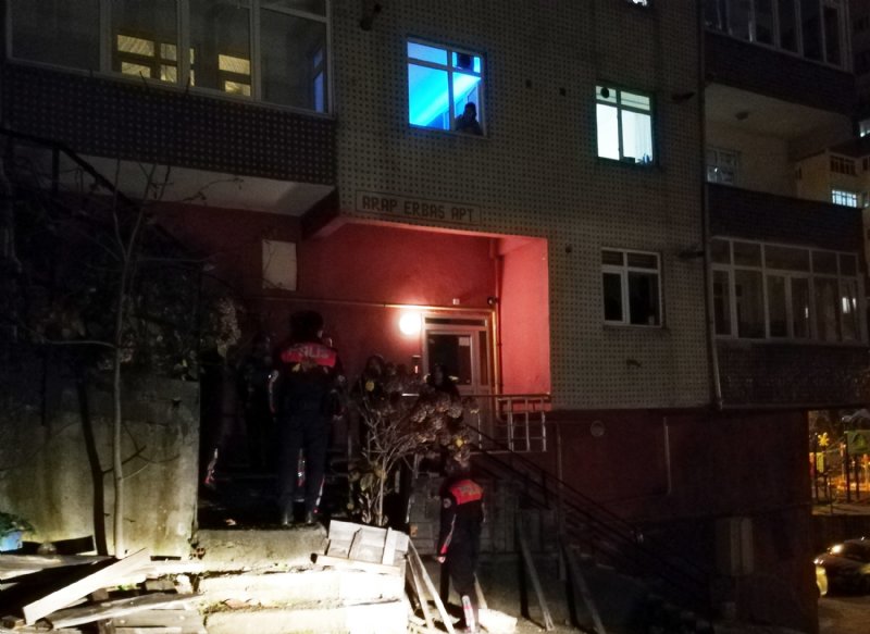 Emekli polis 6 katlı binanın çatısından düşüp öldü - 5