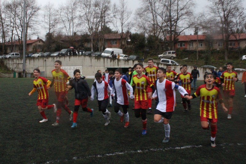 Önce rakibi sonra seyirciyi teselli ettiler - 1