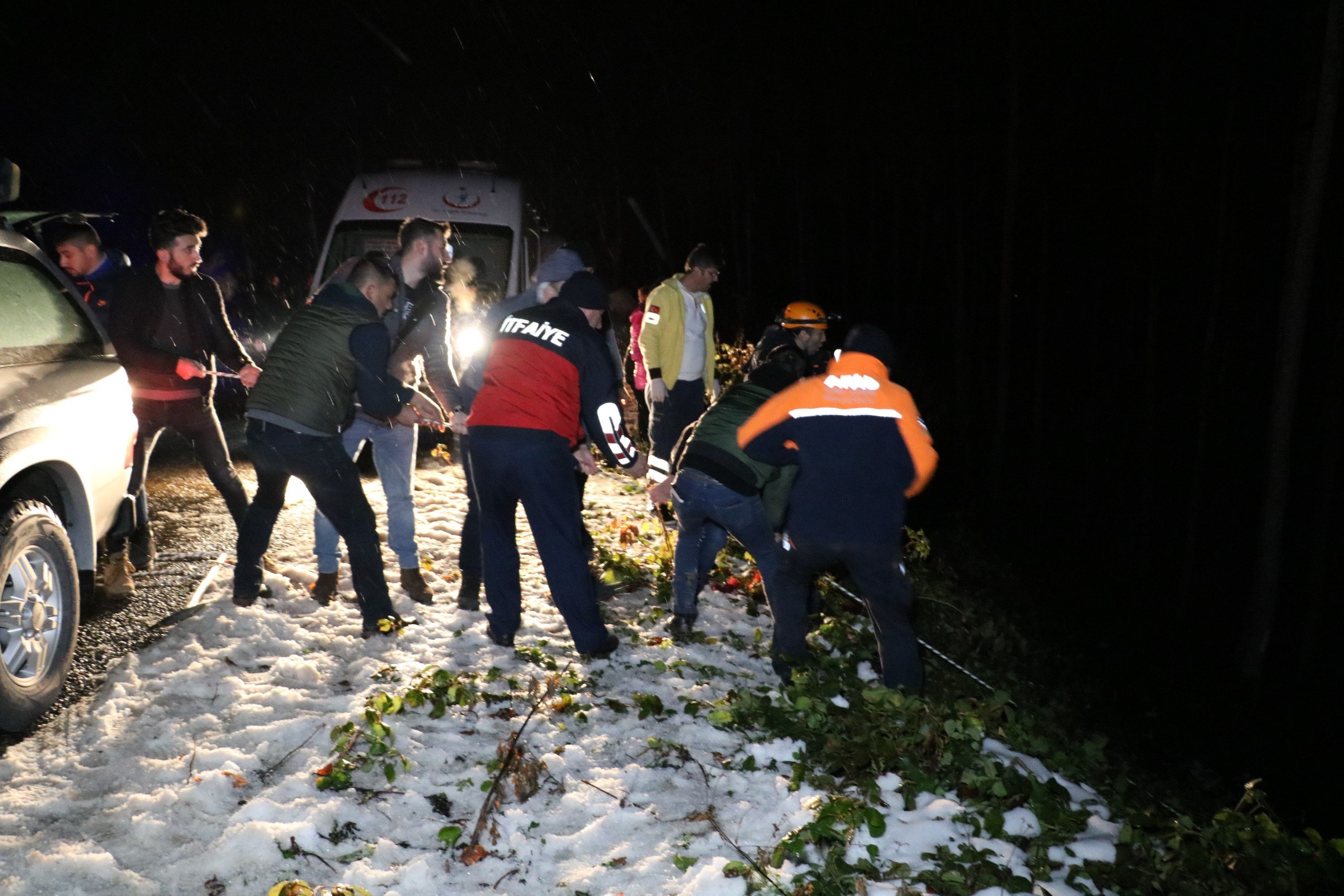 Otomobil 40 metreden uçtu: 1 ölü, 3 yaralı - 3