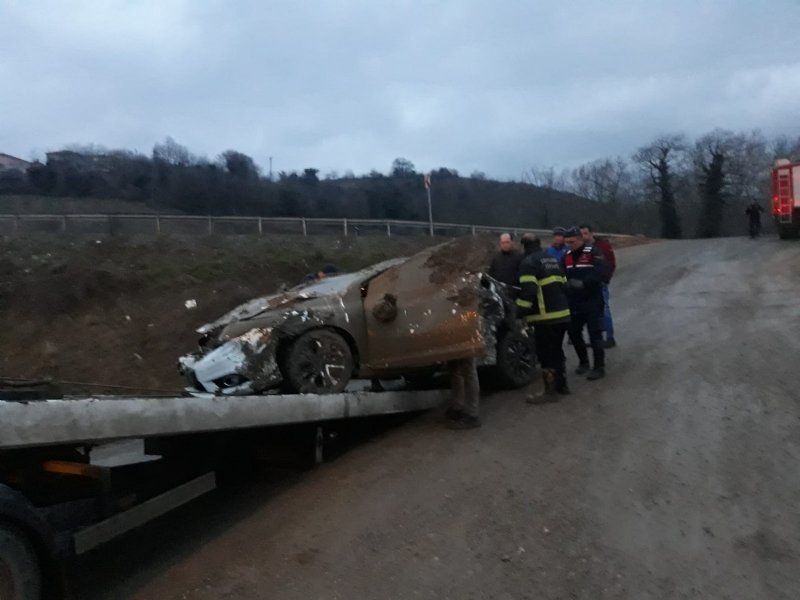 Otomobil şarampole uçtu: 5 yaralı - 1