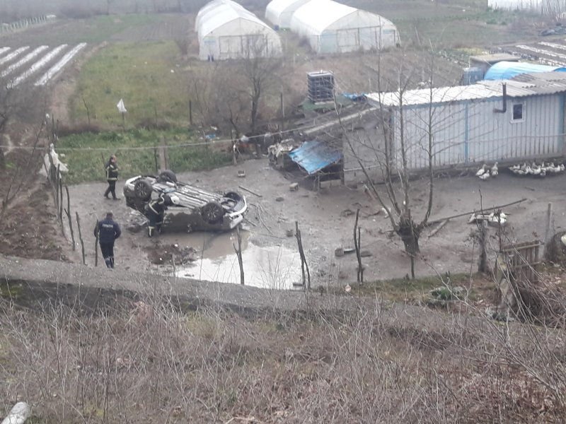 Otomobil şarampole uçtu: 5 yaralı - 4
