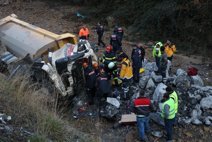 Yollar buz tuttu, kazalar beraberinde geldi - 19