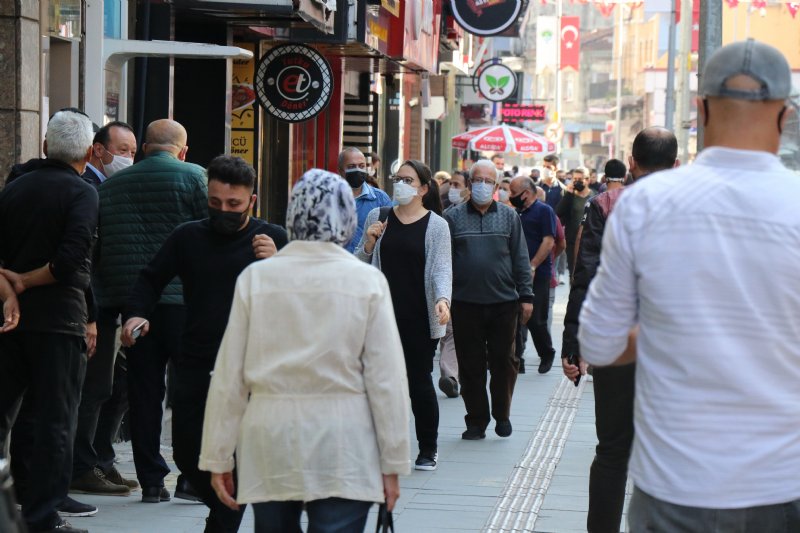 GENÇLER MASKE NEDENİYLE TARTIŞTI - 1