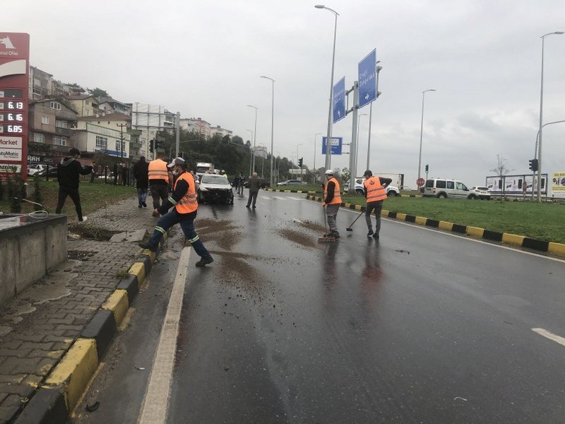 KAZA SONRASINDA YOLA DÖKÜLEN MAZOT, BAŞKA KAZAYA NEDEN OLDU! - 2
