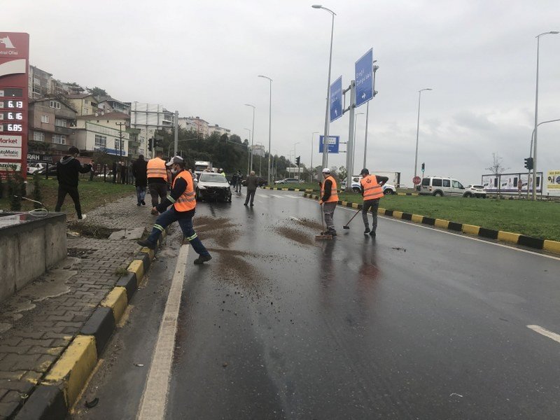 KAZA SONRASINDA YOLA DÖKÜLEN MAZOT, BAŞKA KAZAYA NEDEN OLDU!  - 2