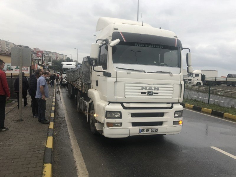 KAZA SONRASINDA YOLA DÖKÜLEN MAZOT, BAŞKA KAZAYA NEDEN OLDU! - 4