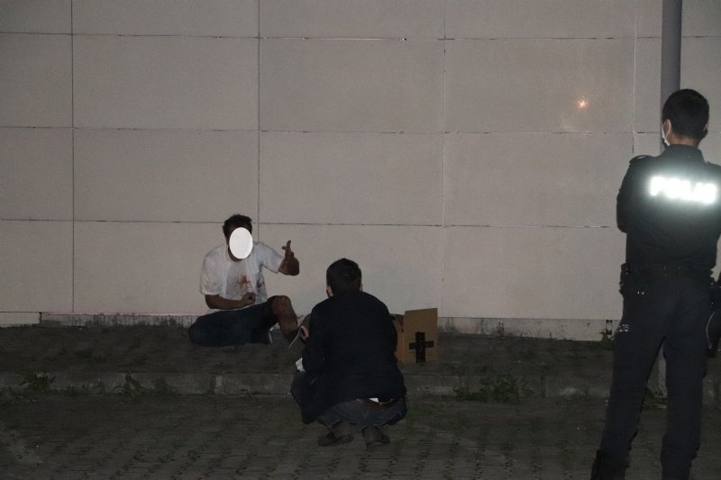 KENDİNİ KESTİ, BIÇAĞI KALBİNE DAYADI! - 3