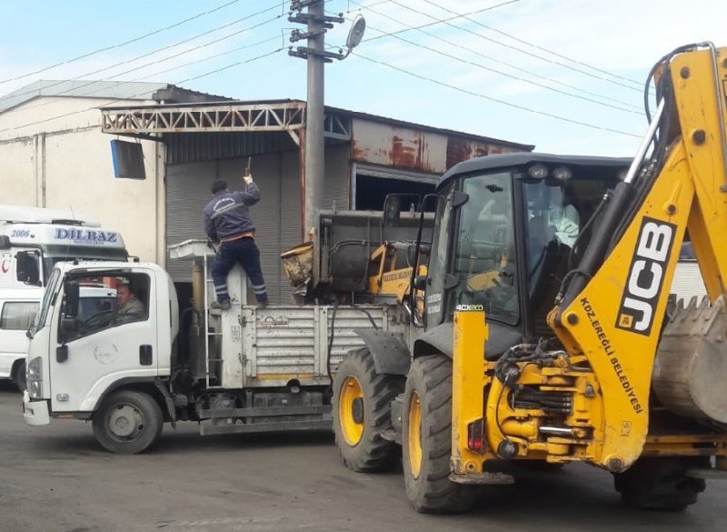 Kışla ve Belen Sanayi Sitesi´nde hurda araç temizliği... - 1