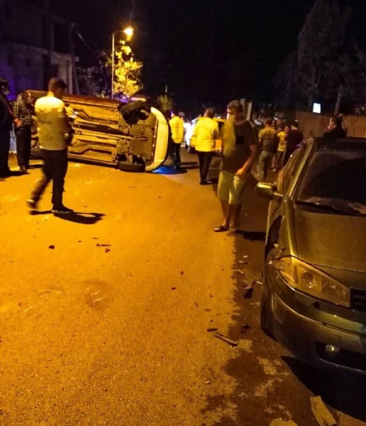 Köpeği gördü, manevra yaptı, park halinde araca çarptı ve TAKLA ATTI - 1