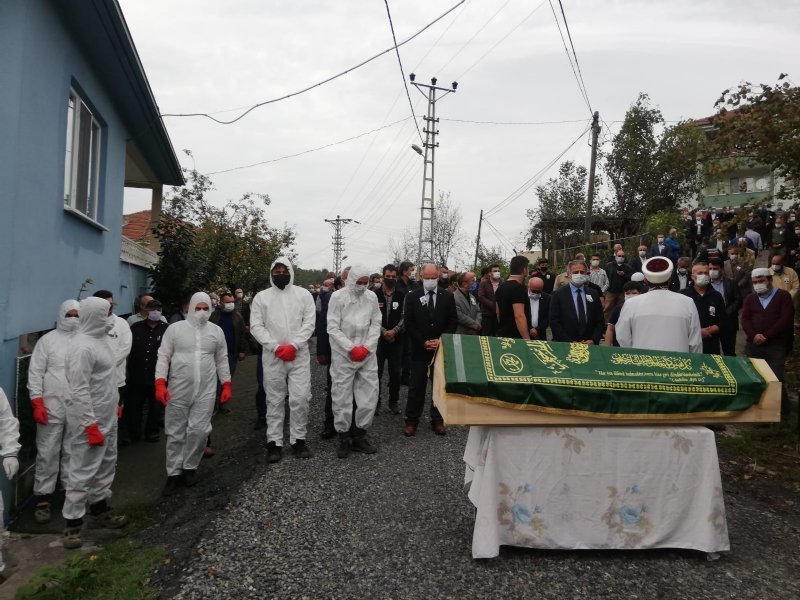 KORONA’DAN VEFAT EDEN MUHTAR TOPRAĞA VERİLDİ - 1