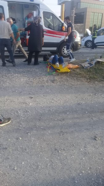 Otomobiller çarpıştı: 3 yaralı6 - 3