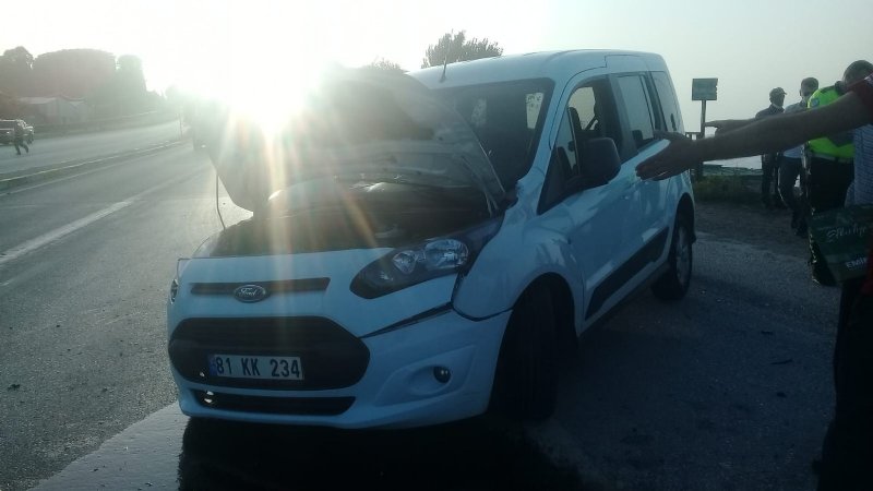 Otomobiller çarpıştı: 3 yaralı6 - 5