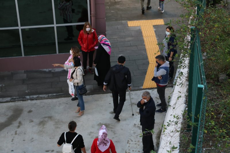 Veliler hem mutlu hem endişeli - 1