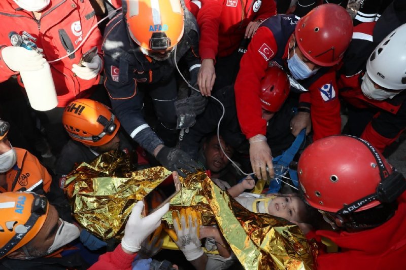 Ayda Bebek 91 saat sonra sağ çıkarıldı - 19