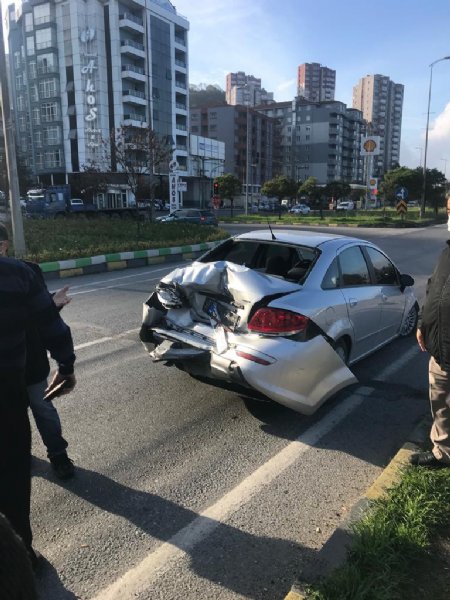 IŞIKTA DURAN OTOMOBİLE TIR ÇARPTI! - 1