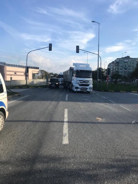 IŞIKTA DURAN OTOMOBİLE TIR ÇARPTI! - 2