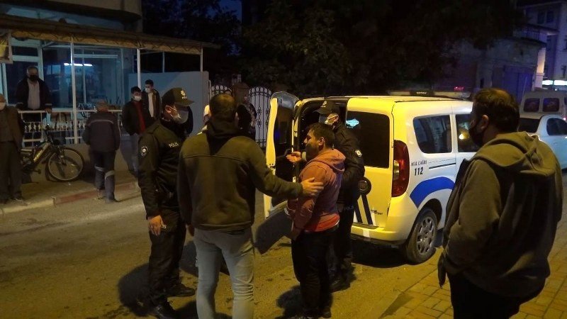 KALDIRIMDA YÜRÜYEN YAŞLI ADAMA ÇARPTI! - 2