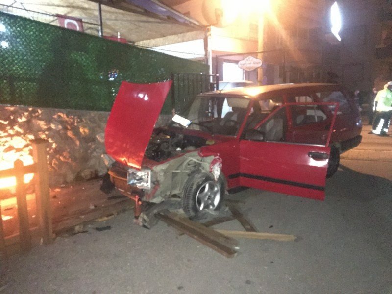 KALDIRIMDA YÜRÜYEN YAŞLI ADAMA ÇARPTI! - 3