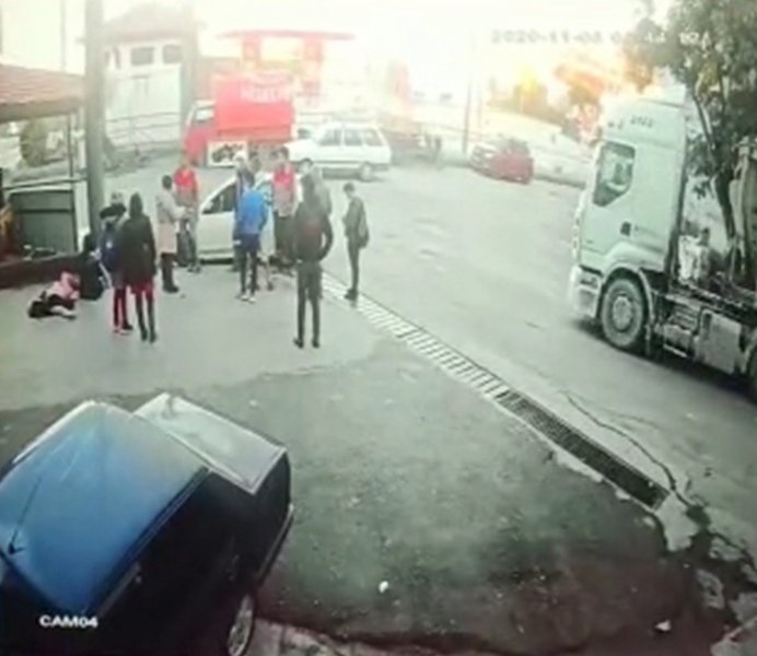Karantinadan kaçtı kaza yaptı: 3 yaralı - 4