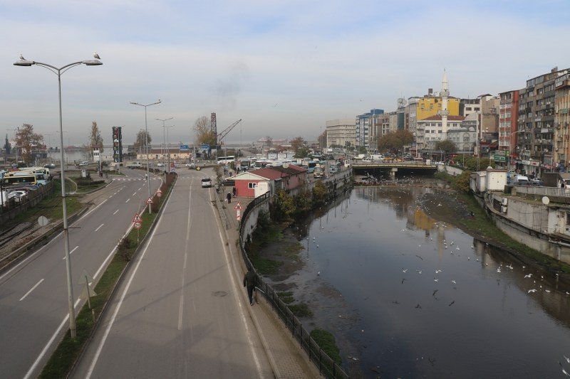 Cadde ve sokaklar boş kaldı - 1