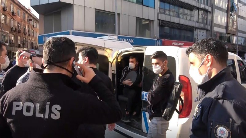 Polisin müdahale ettiği genç müzisyenlerden acı itiraz… ´´VAR MI BİZİM DURUMUMUZU BİLEN?´´ - 6