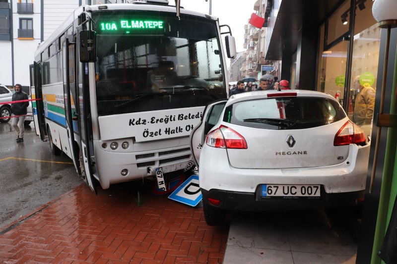 Kaza, trafiği kilitledi - 12