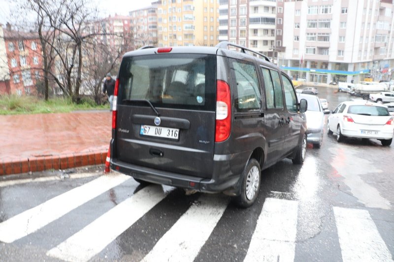 Kaza, trafiği kilitledi - 13