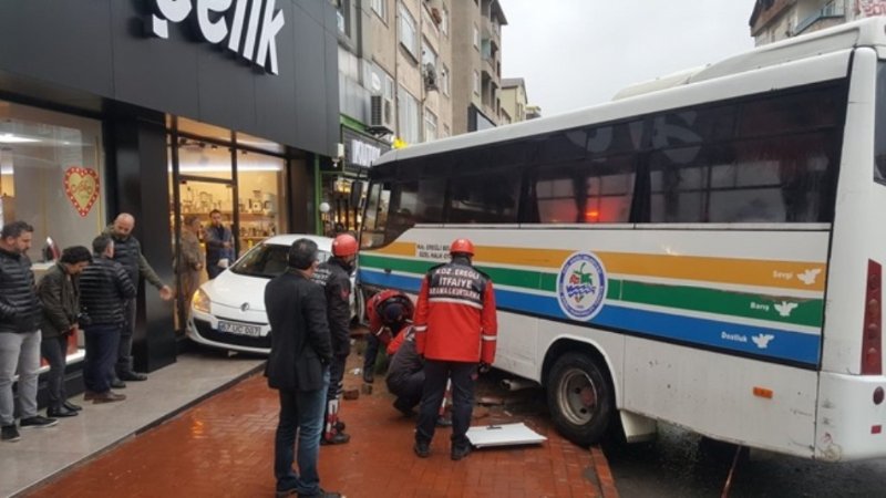 Kaza, trafiği kilitledi - 3