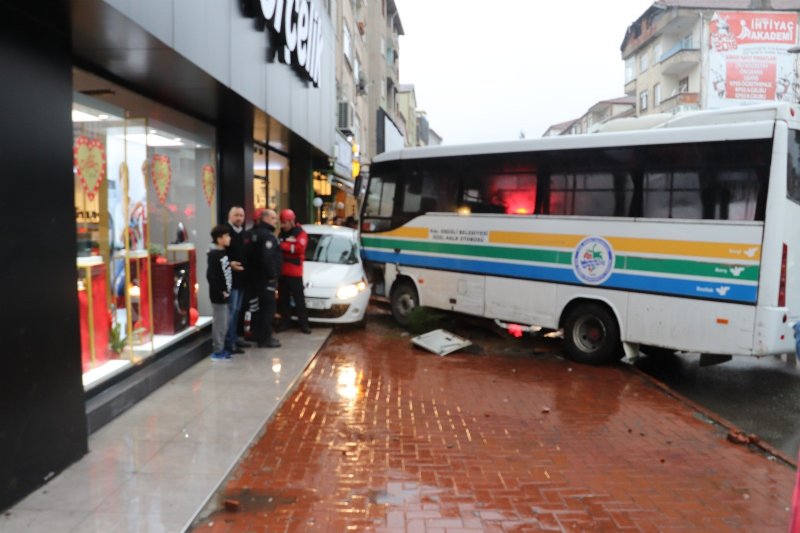 Kaza, trafiği kilitledi - 6