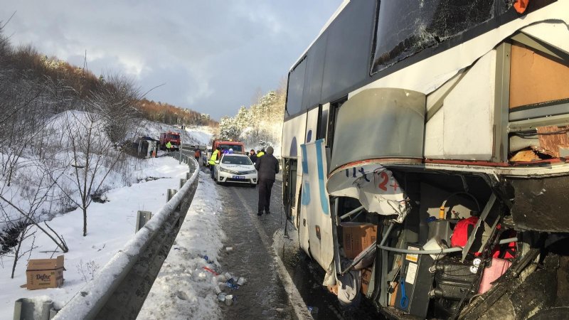 Otobüs tüp yüklü kamyonete çarptı: 5 yaralı  - 2
