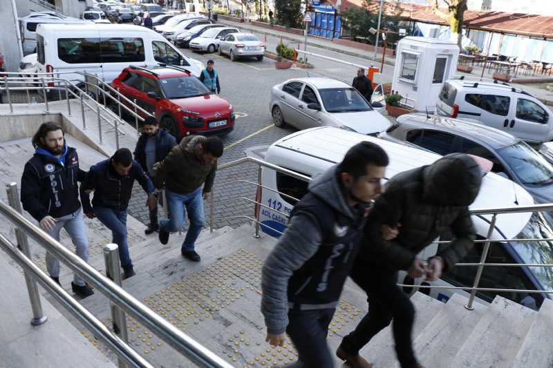 Yarım kilo bonzai ile yakalandılar, 3 şüpheli adliyede - 1