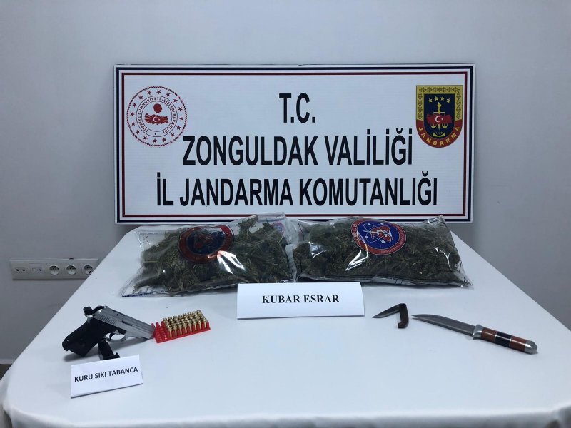 Zonguldak’ta 1 kilogram esrar ele geçirildi - 1