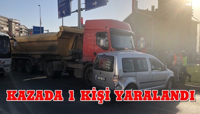 Alaplı´da kamyonet otomobille çarpıştı