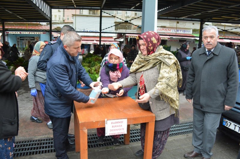 Belediye eldiven ve dezenfektan dağıtıyor - 1