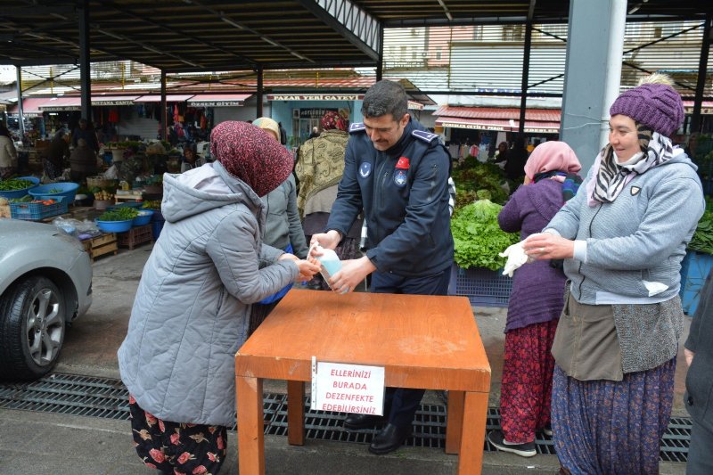 Belediye eldiven ve dezenfektan dağıtıyor - 4