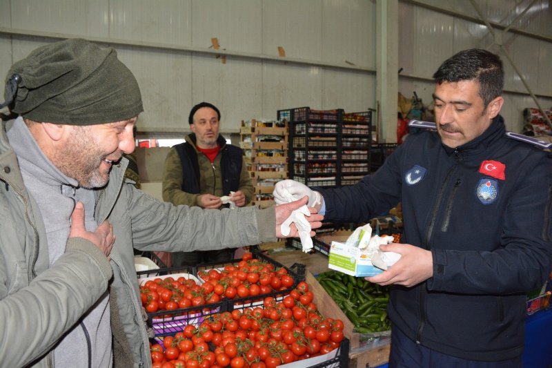 Belediye eldiven ve dezenfektan dağıtıyor - 5