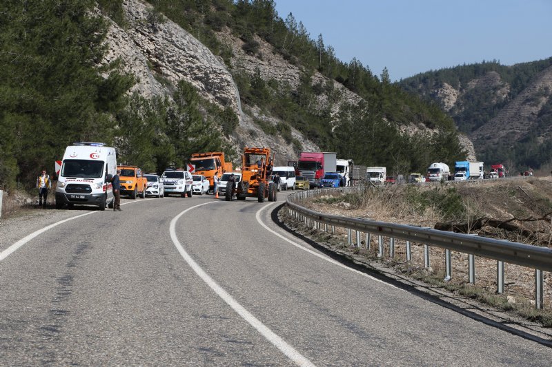 Karayolu ulaşıma kapandı!  - 2